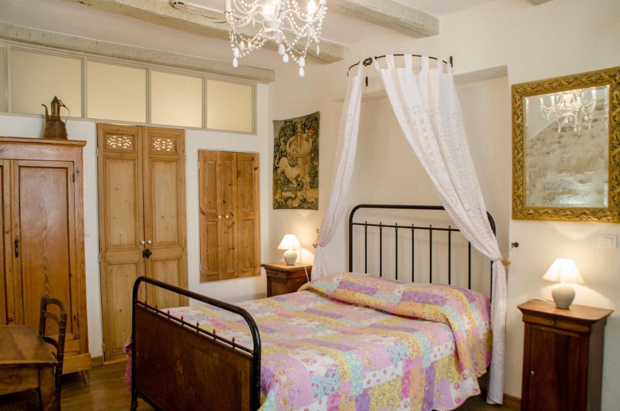 فيناسك Hotel Les Remparts المظهر الخارجي الصورة