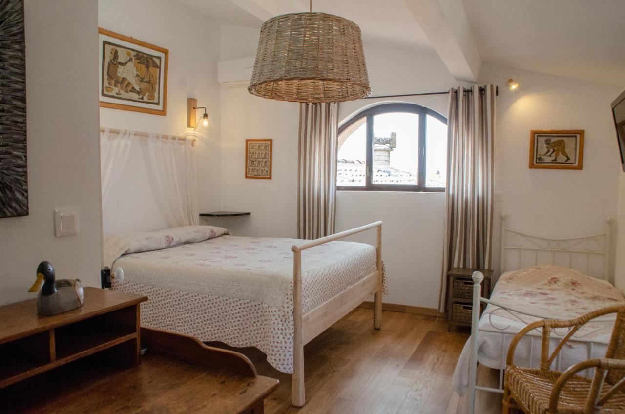 فيناسك Hotel Les Remparts المظهر الخارجي الصورة