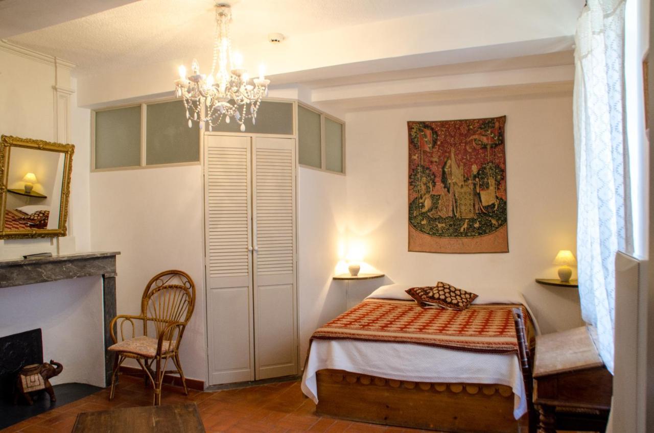 فيناسك Hotel Les Remparts المظهر الخارجي الصورة